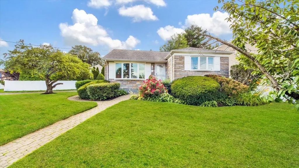 107 Croydon Road, Yonkers