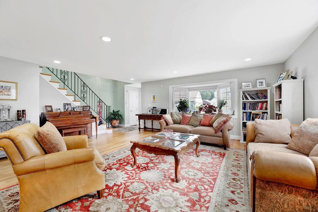 97 Burnham Avenue, Roslyn Heights