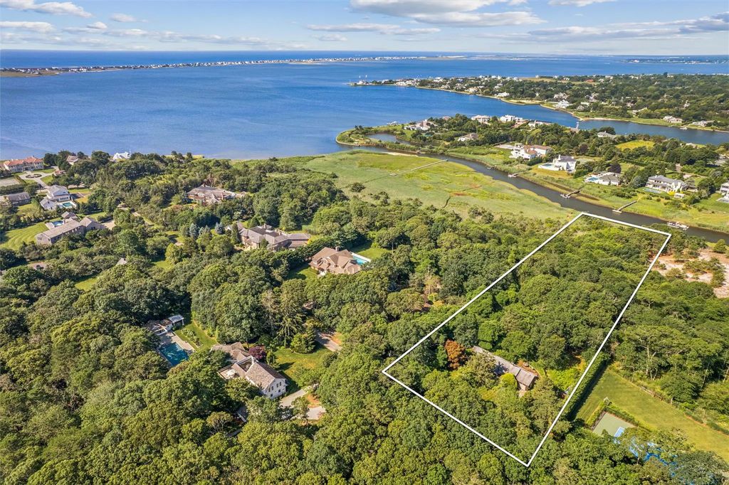 27 Jagger Lane, Westhampton