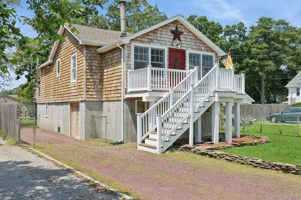 66 Lynbrook Drive, Mastic Beach