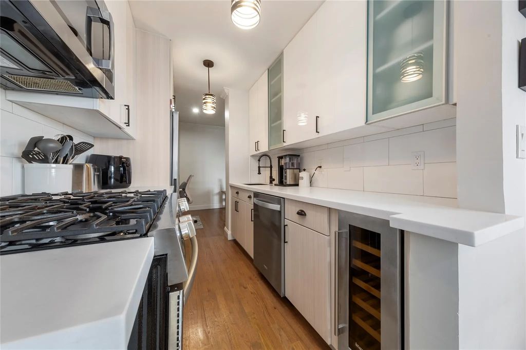 6 Birchwood Court 4c, Mineola