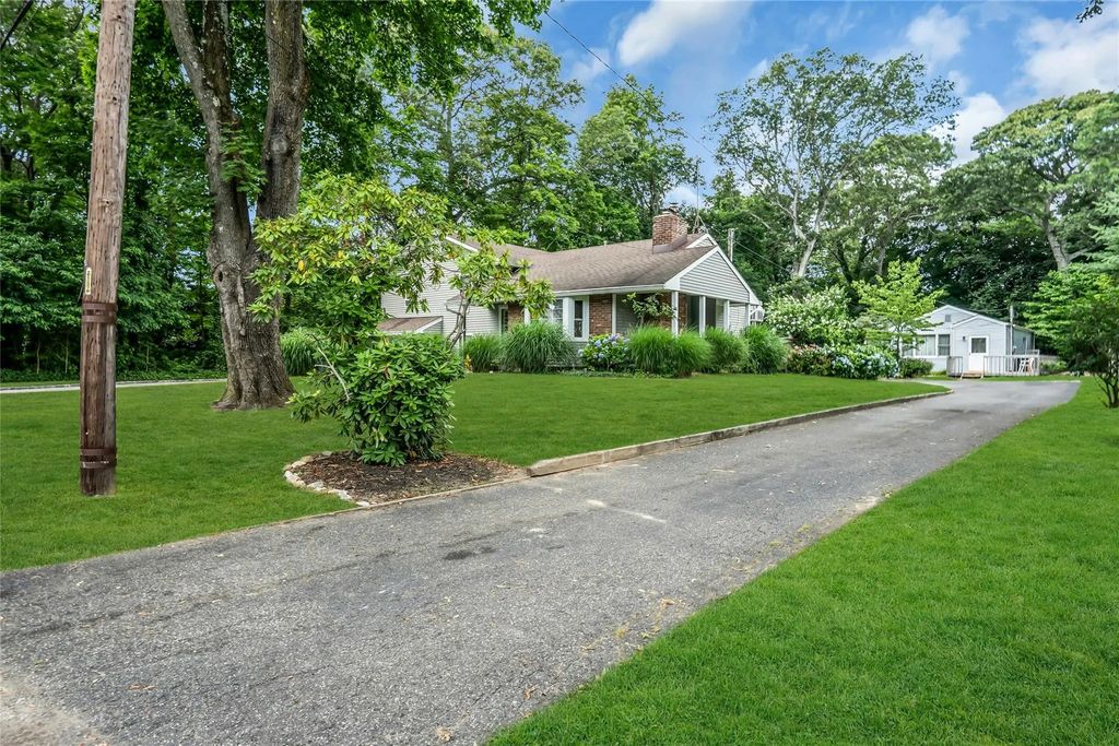 11 Grove Avenue, Saint James