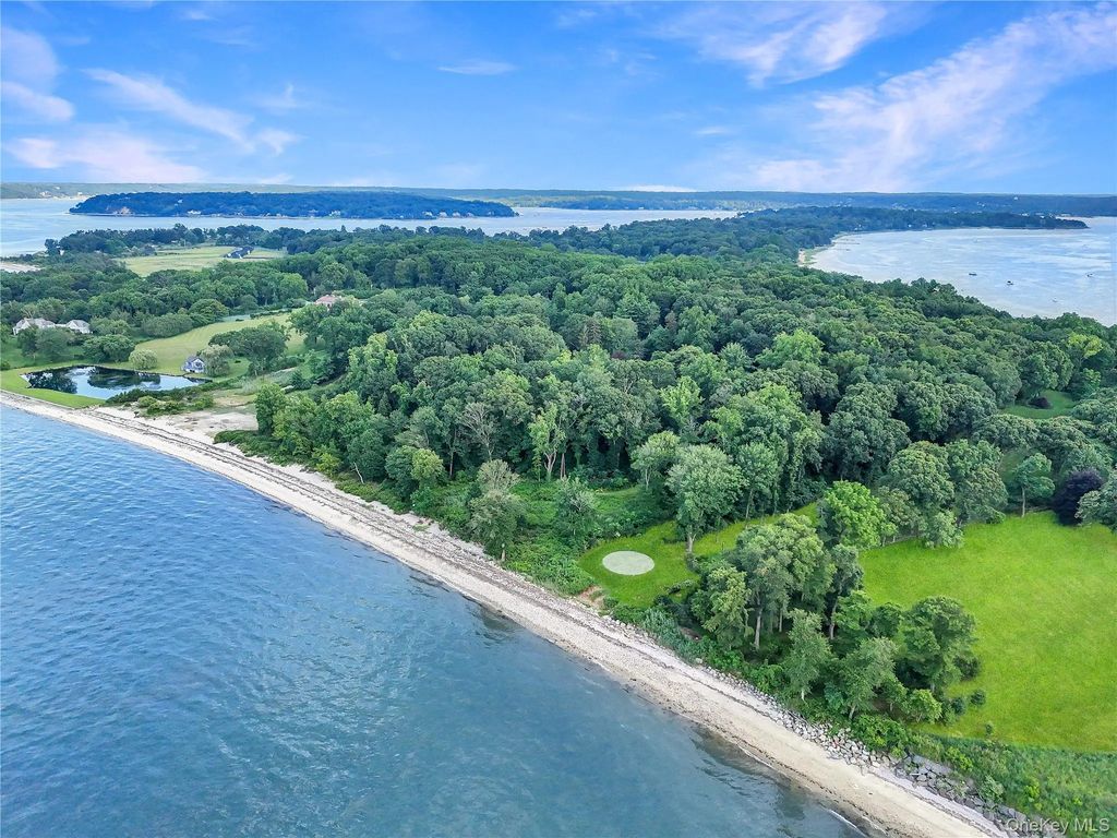 144 Centre Island Road, Centre Island