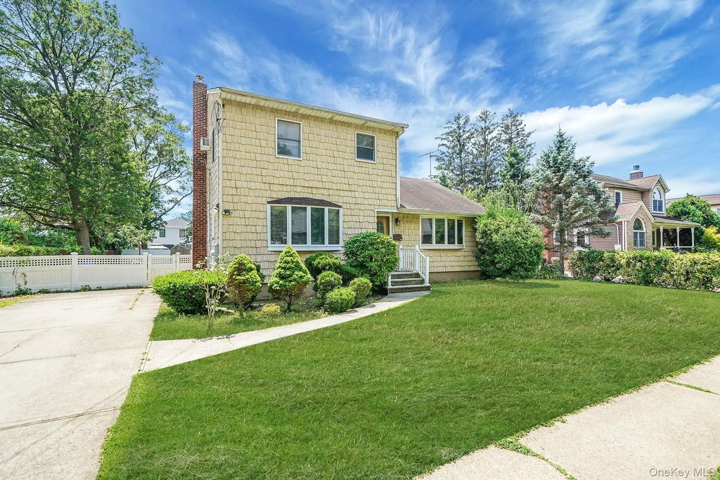 2772 Cypress Avenue, East Meadow