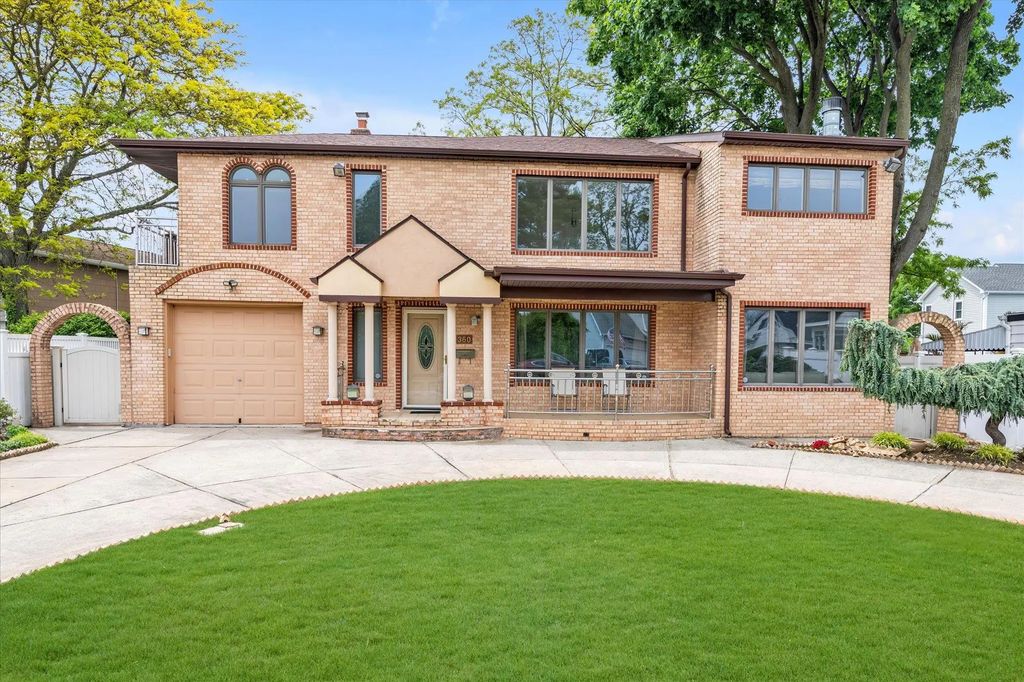 360 Star Street, East Meadow