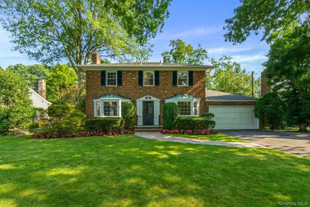 6 Roderick Lane, Garden City