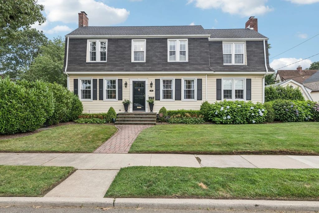 126 Chester Avenue, Garden City