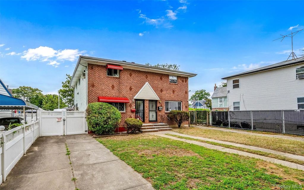 132-20 Farmers Boulevard, Saint Albans