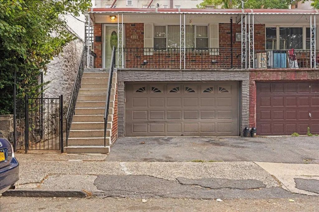 310 Woodworth Avenue, Yonkers