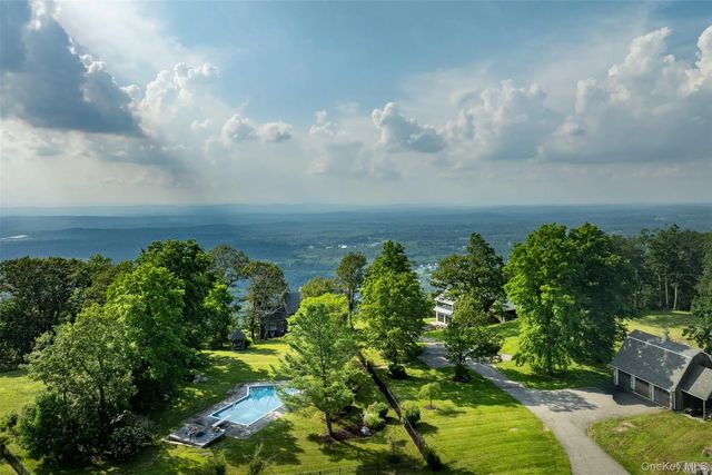 401 Woodmont Road, Hopewell Junction