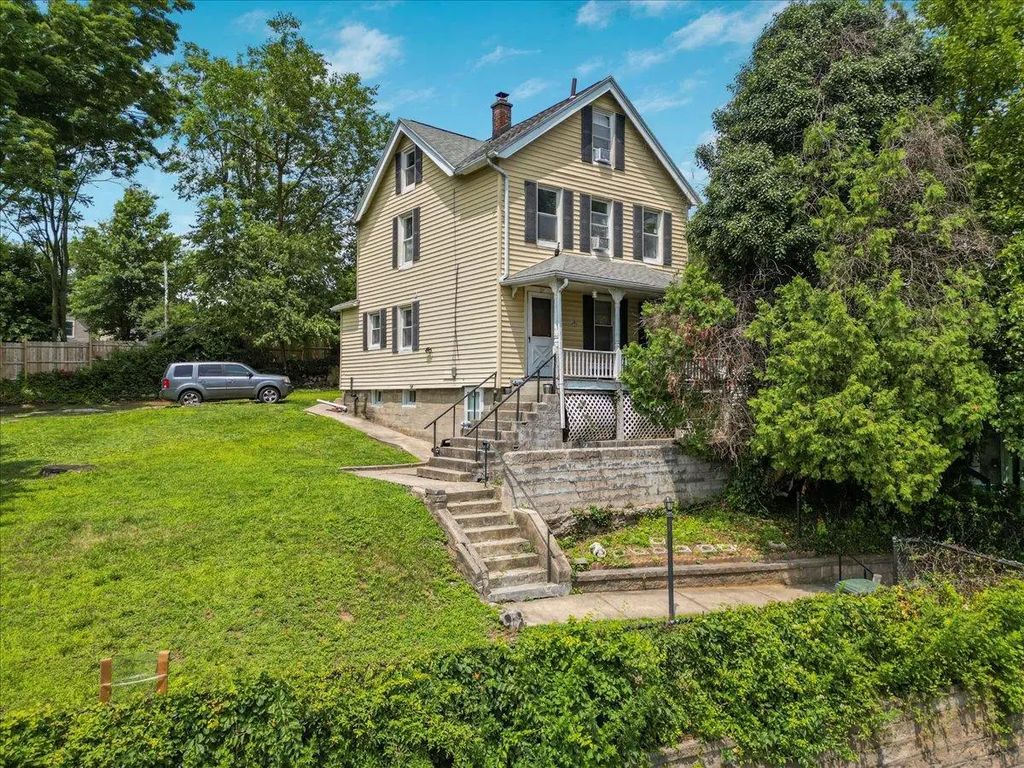 27 Hall Avenue, White Plains