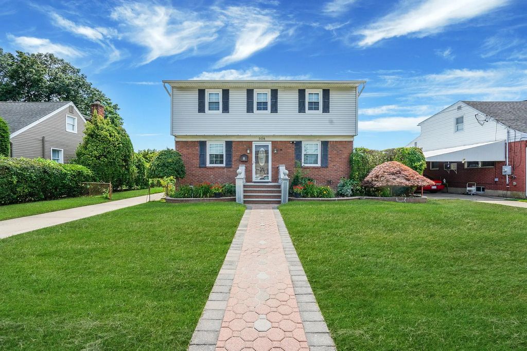 508 Chamberlin Street, East Meadow