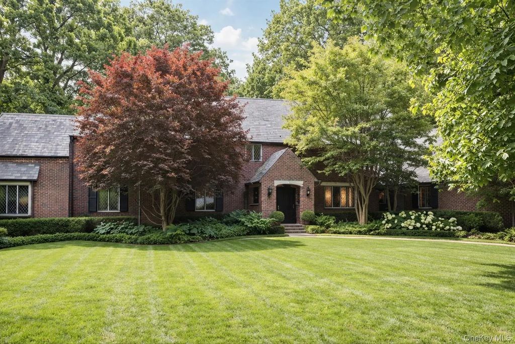 118 Highland Road, Glen Cove