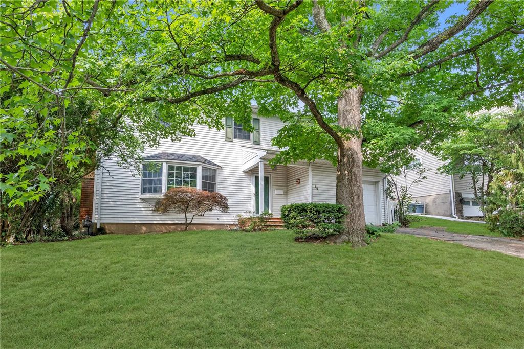 12 Clinch Avenue, Garden City