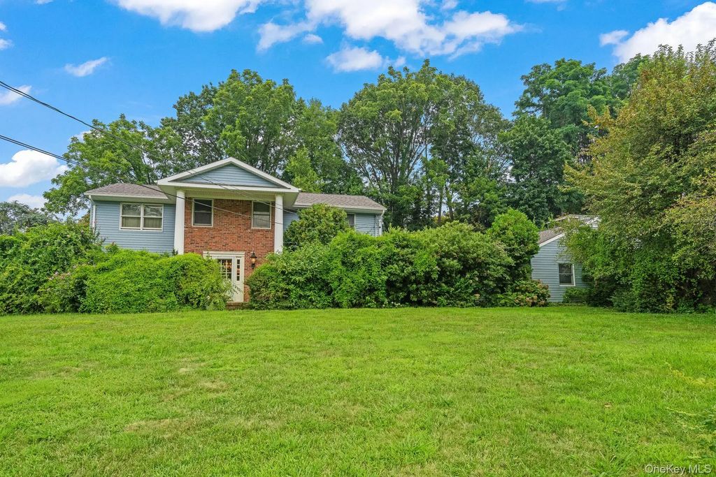13 Whitney Circle, Glen Cove