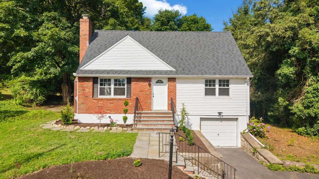 3 Field Place, Cortlandt Manor
