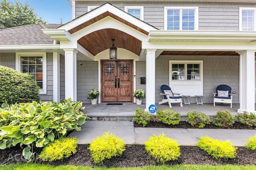 12 Overhill Lane, Roslyn
