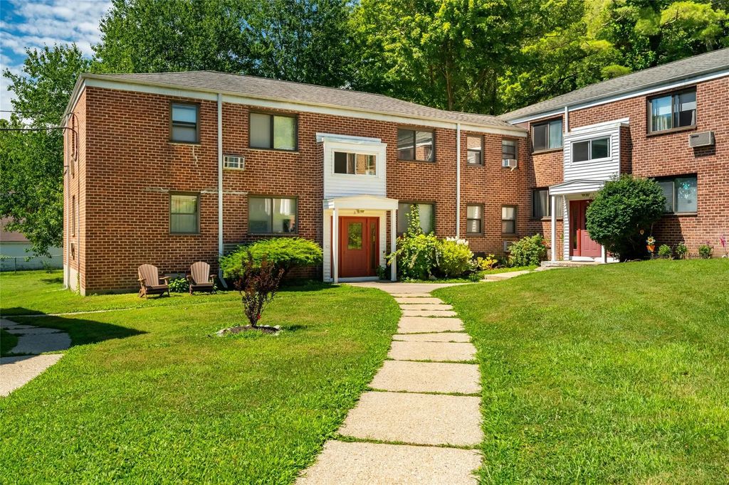 31 Lawrence Drive # D, White Plains
