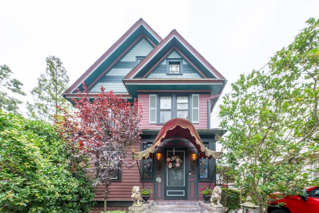 65 Earle Avenue, Lynbrook