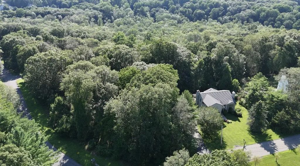 9 Sun Hill Road, Somers