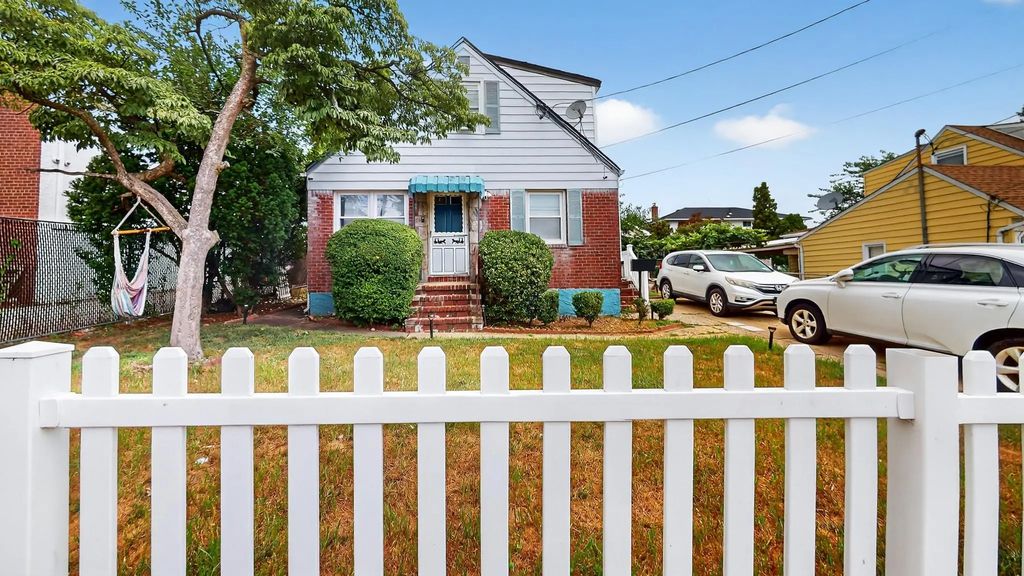 1332 A Street, Elmont