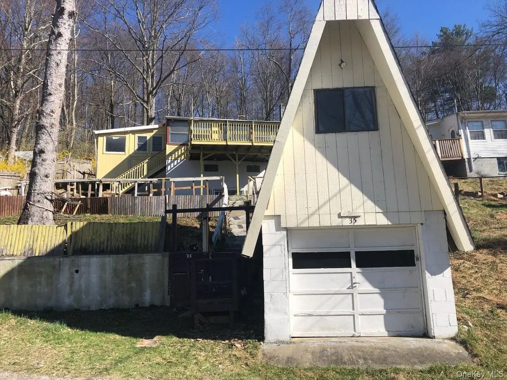 35 Lake Claire Drive, Middletown