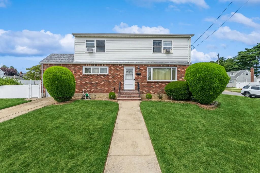 133 Dorothy Drive, East Meadow