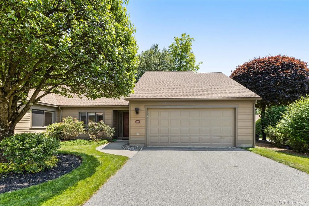 682 Heritage Hills Drive # C, Somers