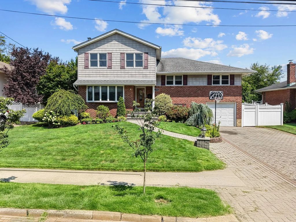 330 Whitehall Boulevard, Garden City