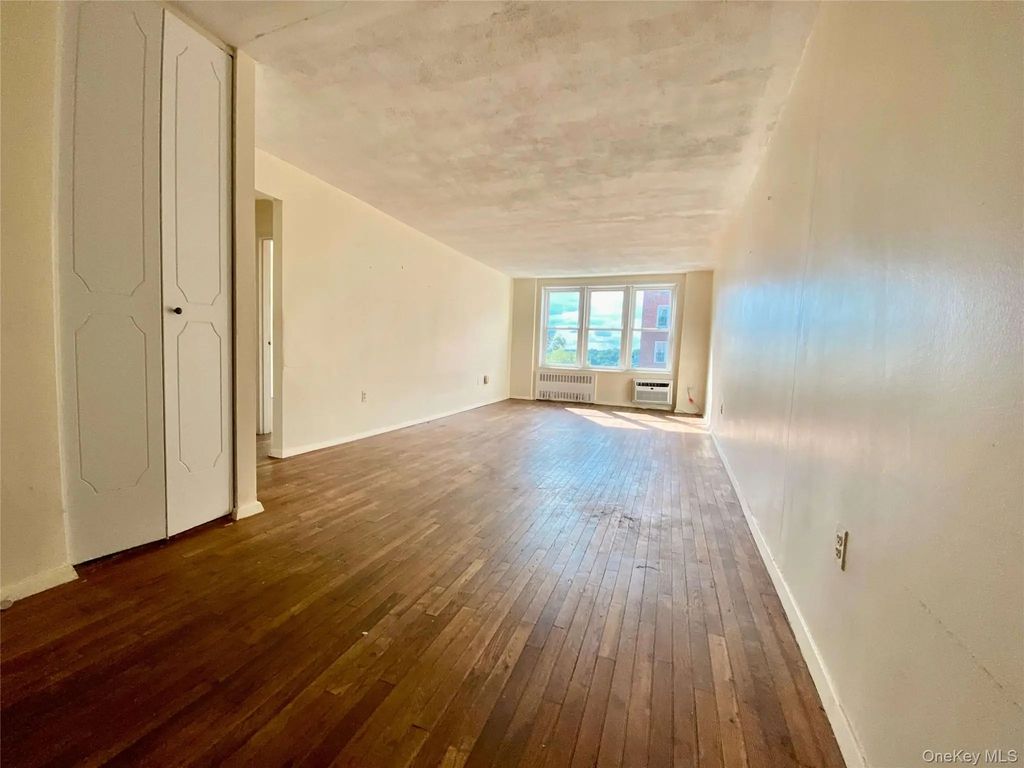 21 Fairview Avenue # #525, Eastchester