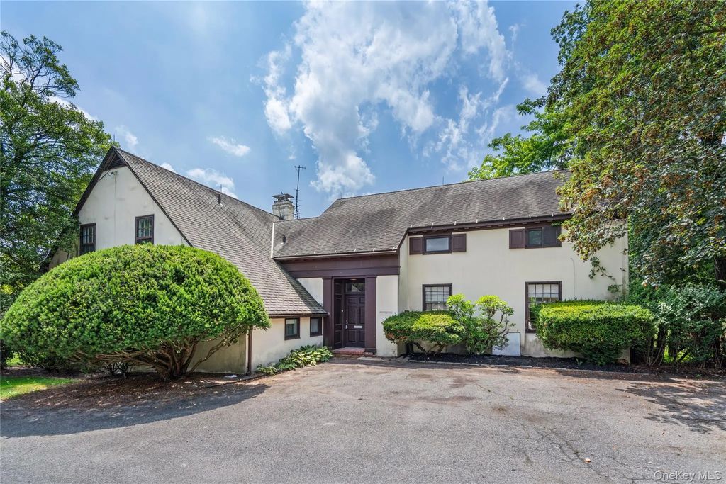 203b Store Hill Road, Old Westbury