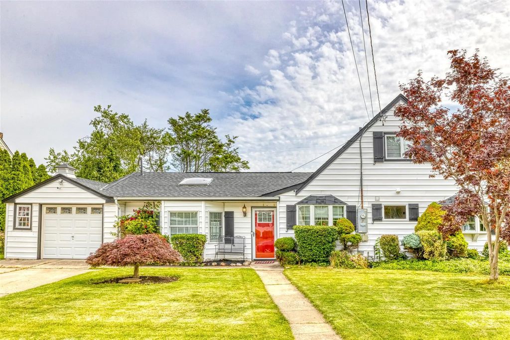 2053 Stuyvesant Avenue, East Meadow