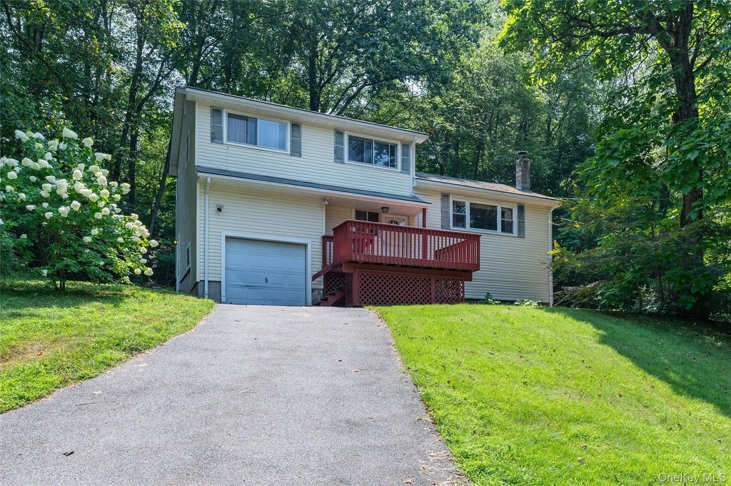 102 Ridge Road, Cortlandt Manor