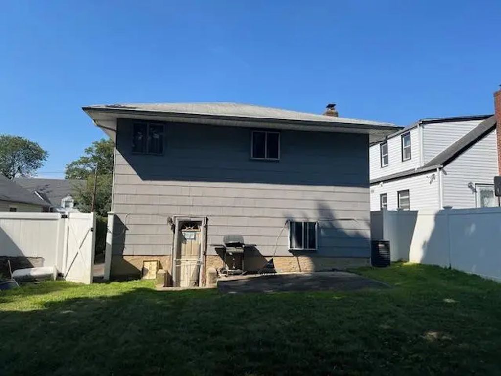 87 W Clinton Avenue, Roosevelt