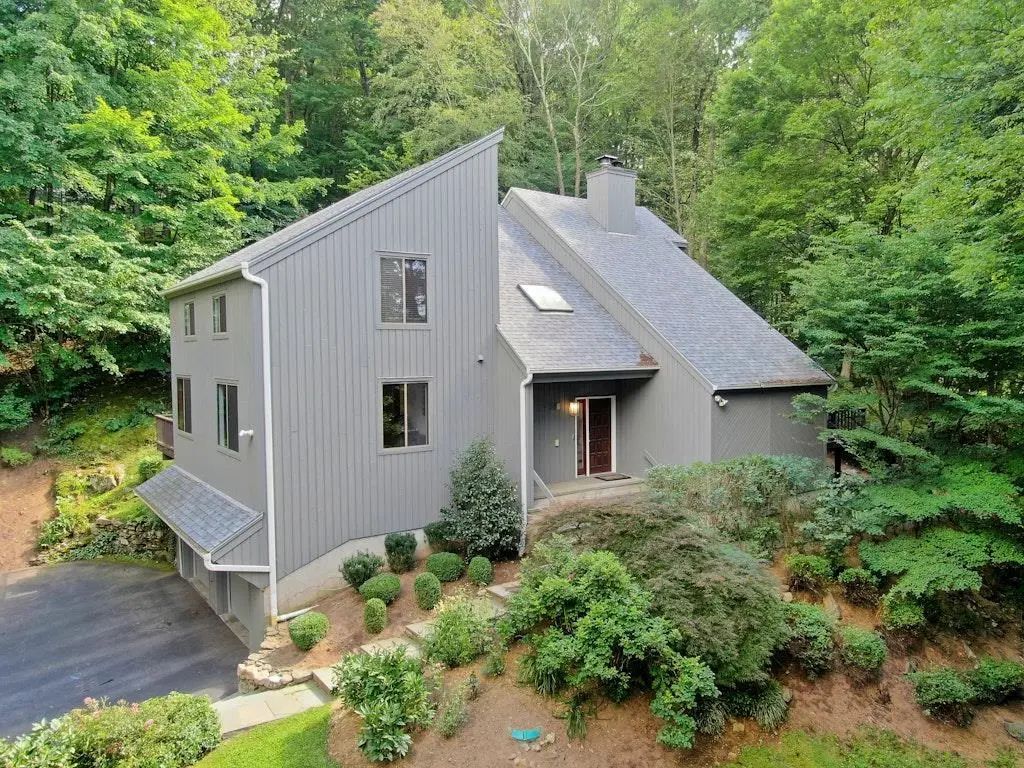 569 Millwood Road, Chappaqua