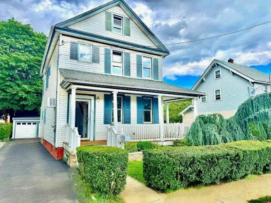 88 New Hyde Park Road, Franklin Square