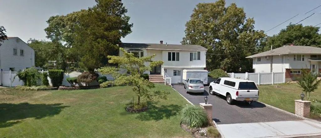 317 Pennsylvania Avenue, Bay Shore