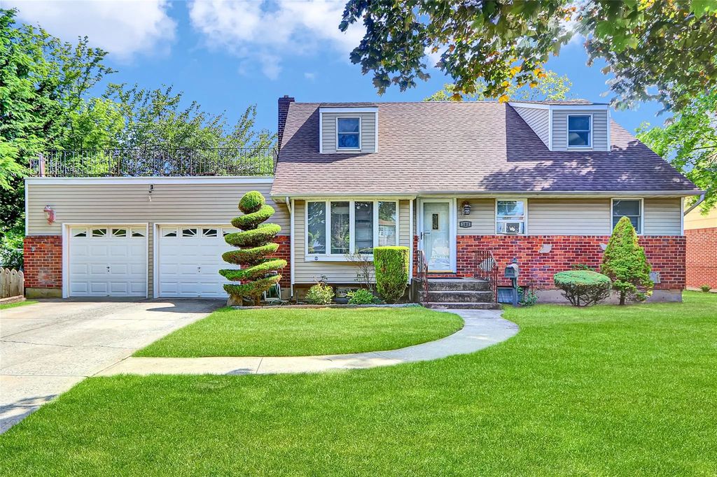 181 Maple Avenue, East Meadow