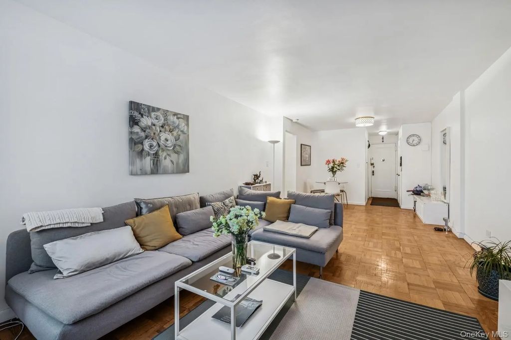 7502 Austin Street # 1l, Forest Hills