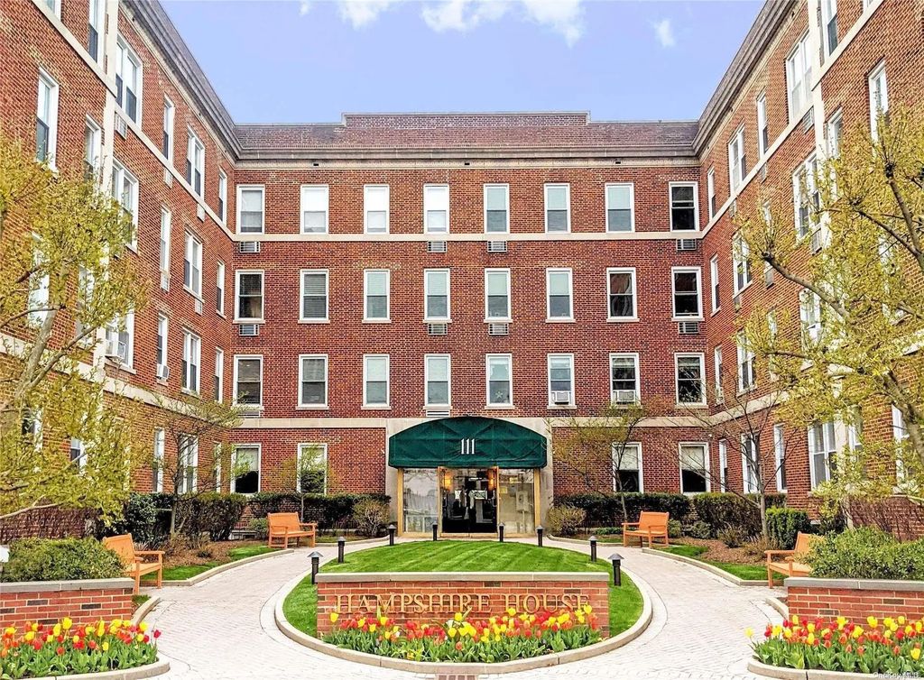 111 7th Street 102, Garden City