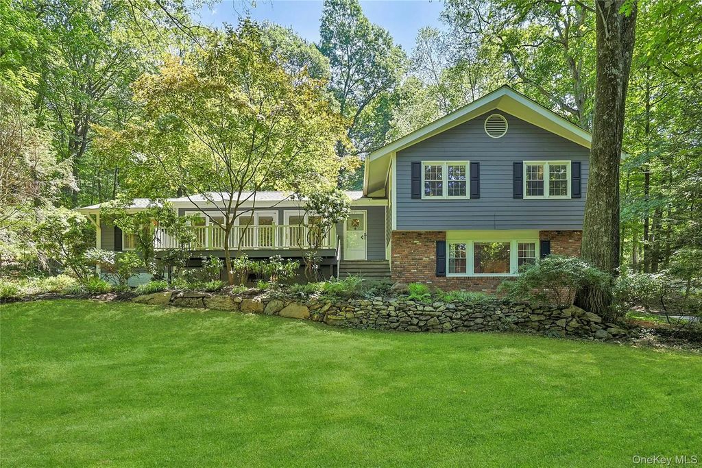 495 Quaker Road, Chappaqua