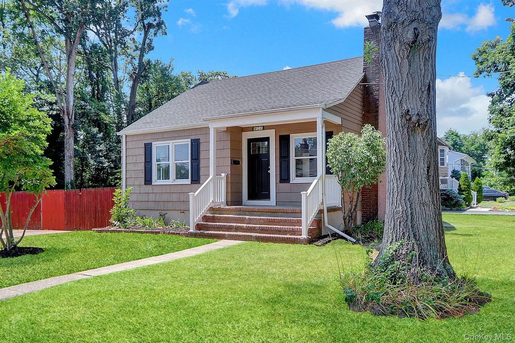 20 Whitman Avenue, Islip