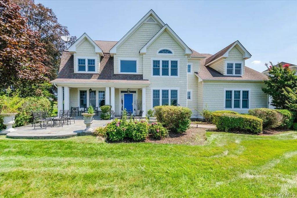 53 Pembroke Drive, Glen Cove