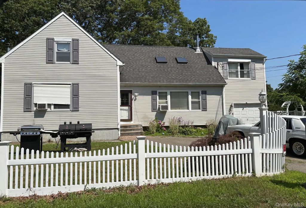 63 Washington Avenue, Mastic Beach