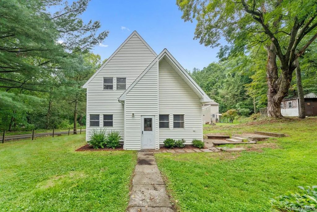 24 Skylark Drive, Cortlandt Manor