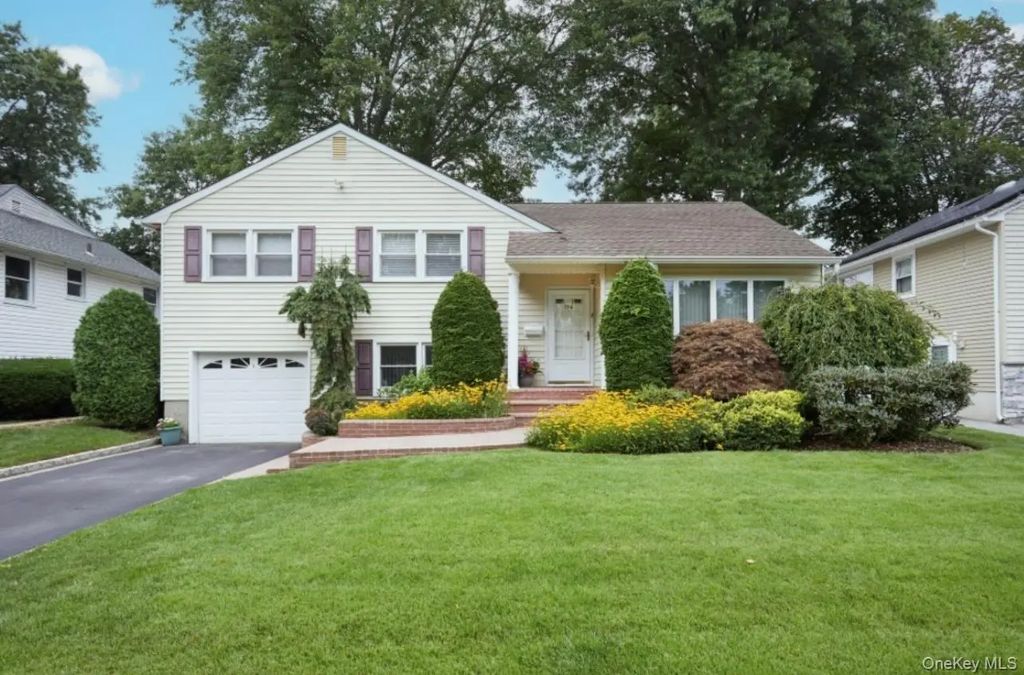 734 Wenwood Drive, East Meadow
