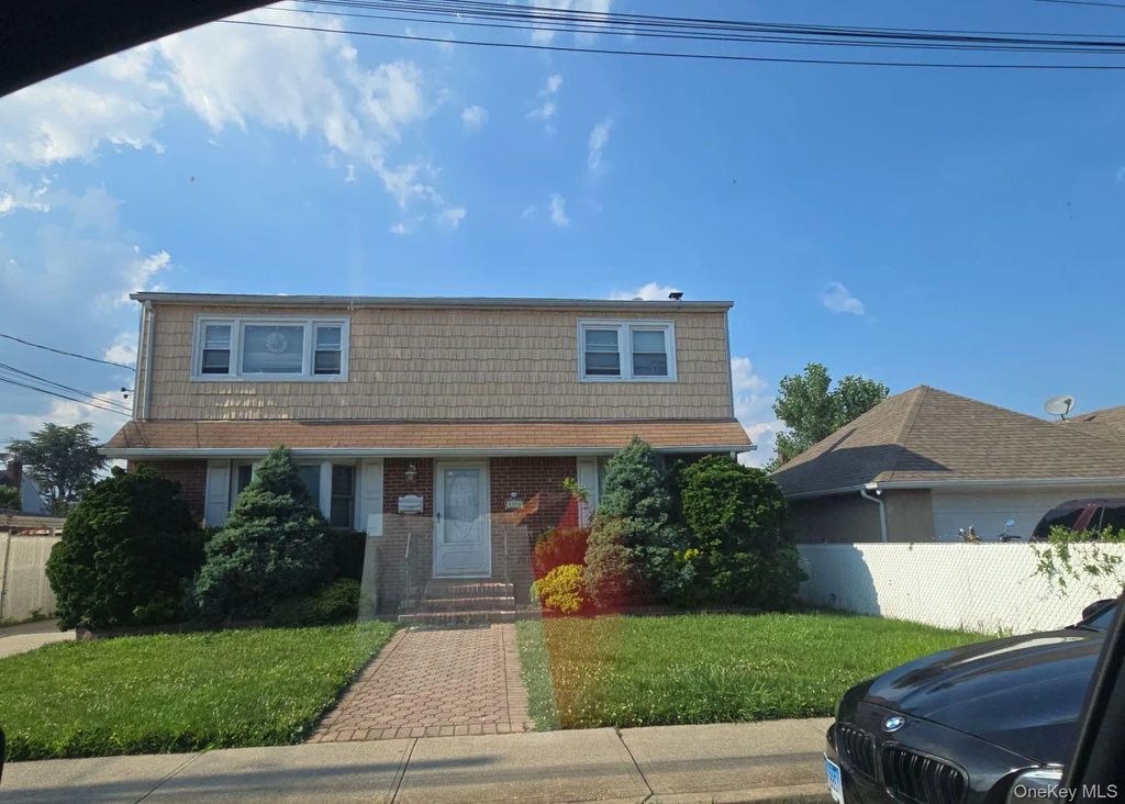 1314 Globe Avenue, Elmont