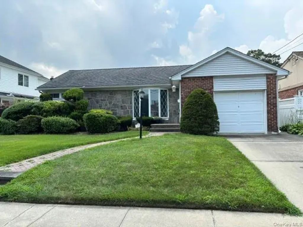707 Benris Avenue, Franklin Square