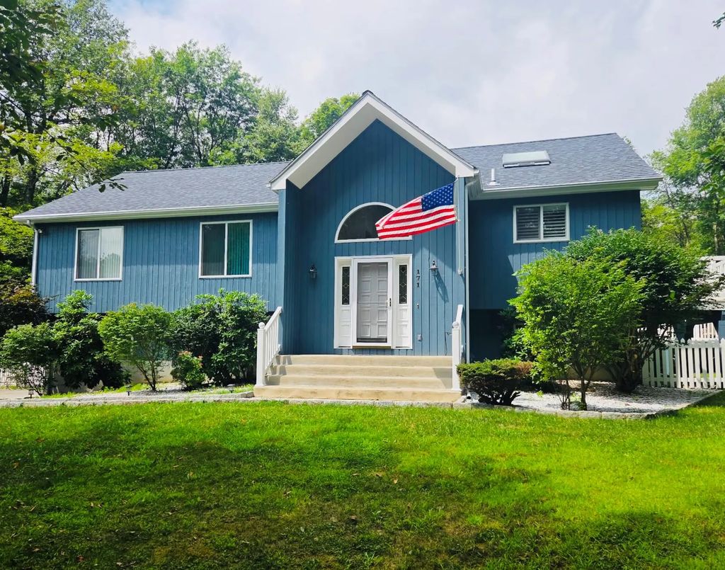 171 Oak Ridge Circle, Mahopac