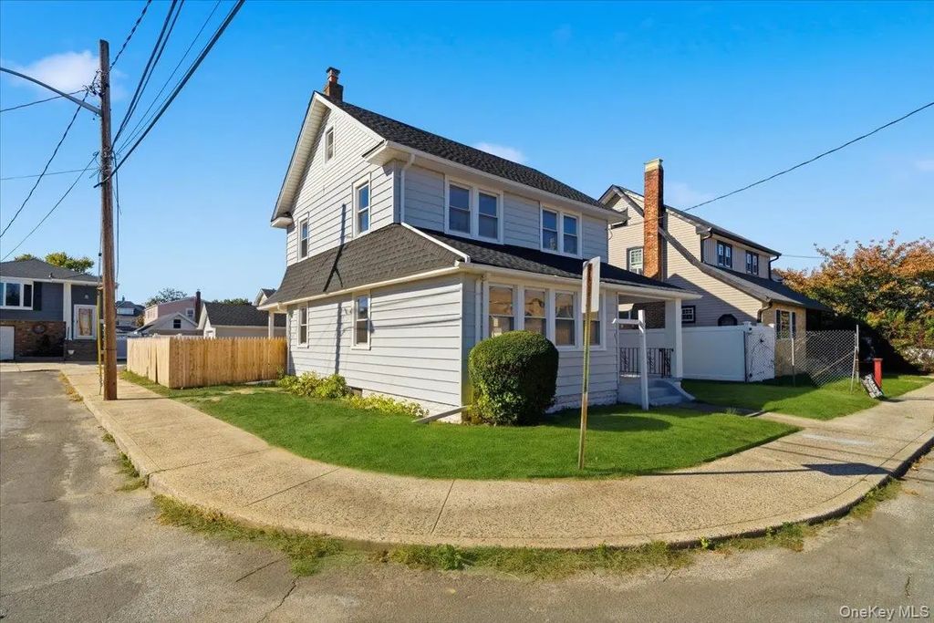 4 Hilton Street, Lynbrook